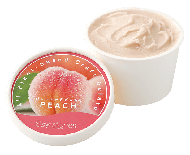 白い紙のカップに薄ピンク色のアイスクリームが入っている。その横には、みずみずしい桃の写真と商品名が印刷されたカップアイスの蓋が置かれている。